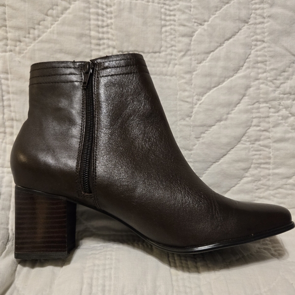 Elegant Brown Ankle Boots - Picture 2 of 5